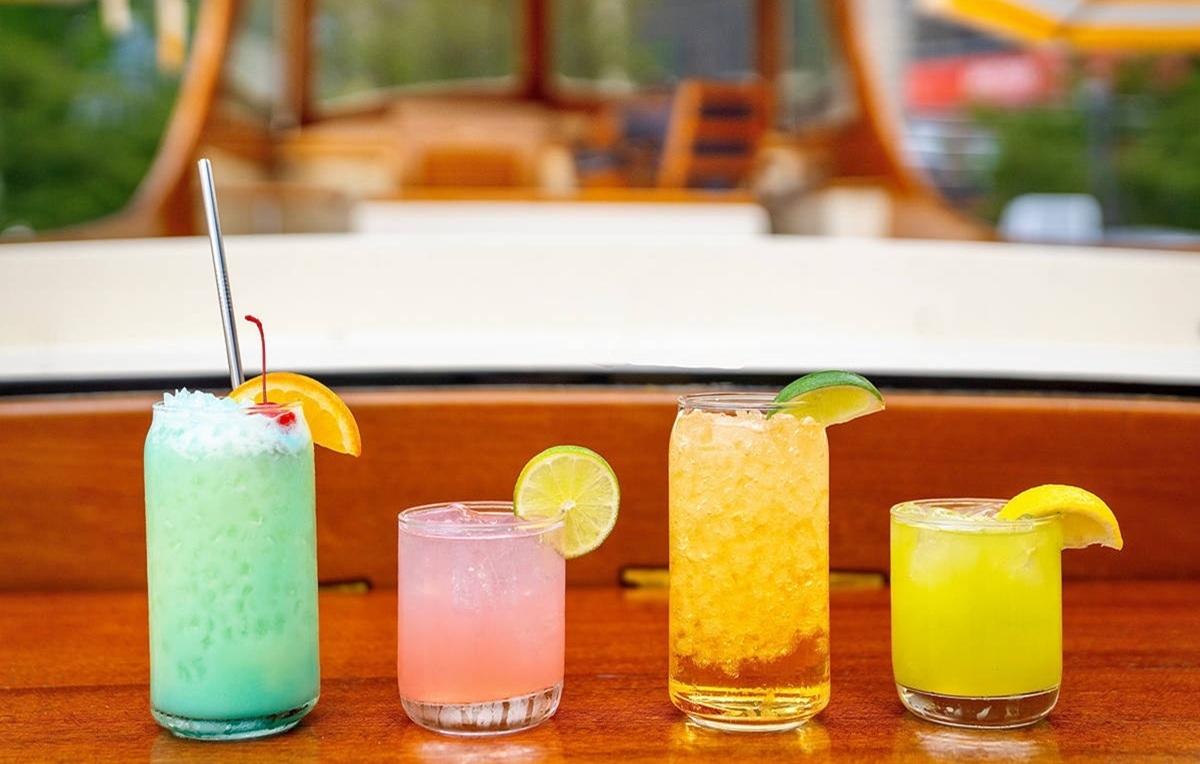 A brand-new boat bar from the Grand Banks crew is cruising into Hudson Yards