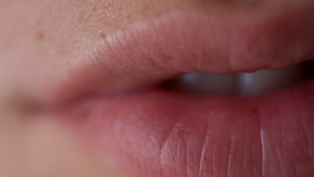 A Makeup Artist's Easy Tips to Make Lips Look Fuller, Naturally