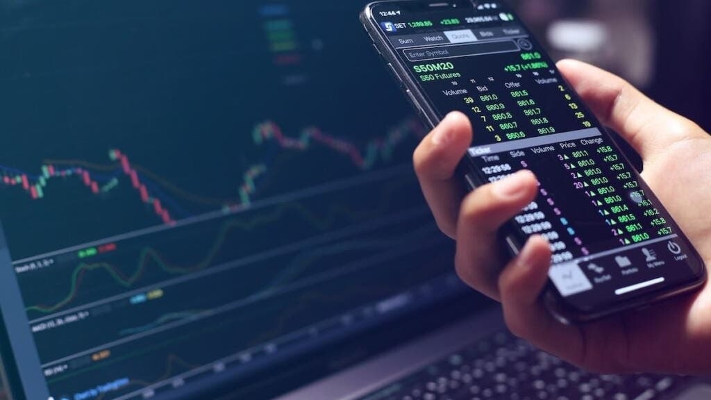 10x Returns Lost: Redditors Reveal Which Stocks They Sold Way Too Early