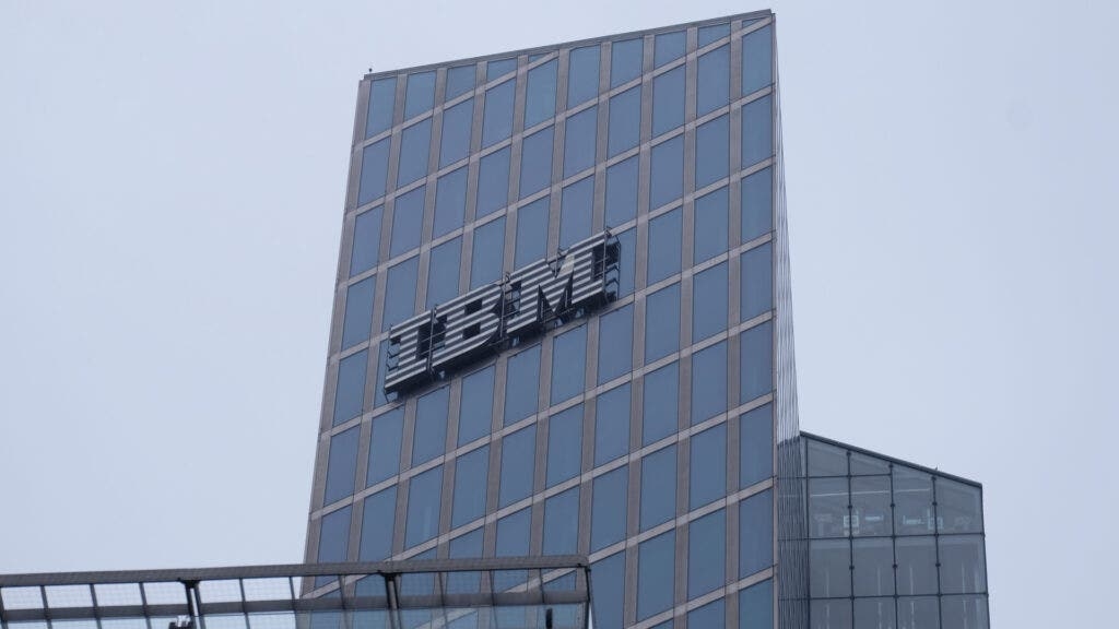Buy IBM Stock On 'Short-Term Weakness,' Analyst Asserts After Q2 Performance