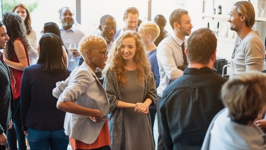 The Rise of Social Investing: Why Following Experts Might Be Your Best Move
