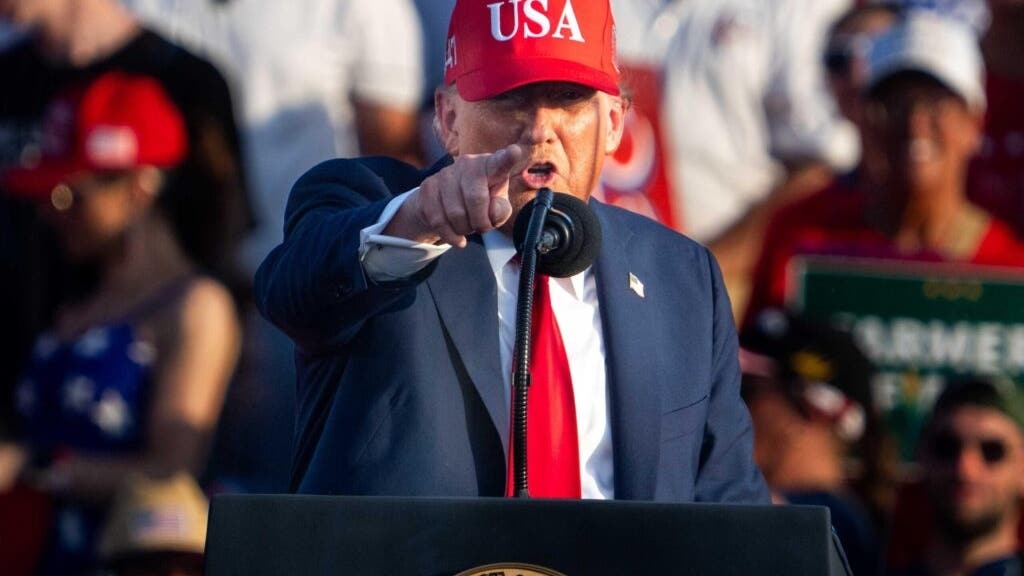 Elizabeth Warren Says 'Convicted Felon' Leveraged Trump Family's Crypto Interests For Pardon: Senator Makes Scathing Comments On Binance Co-Founder