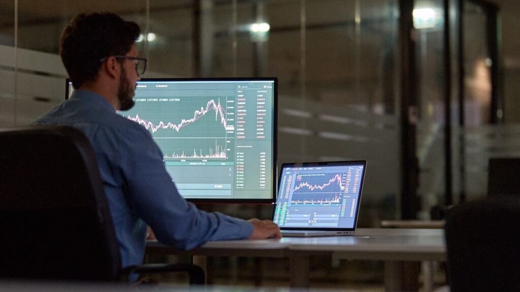 From AI To Emerging Markets: How 6 Pros Would Allocate $10K In Today's Market