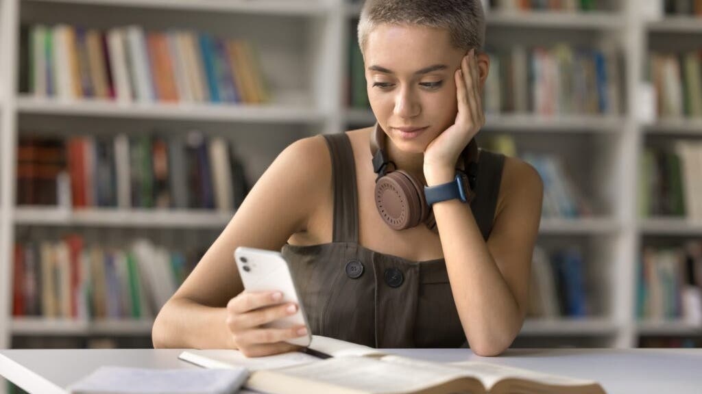 Fake Books, Real Deception: How AI-Generated Summer Reading List Fooled Google, Readers
