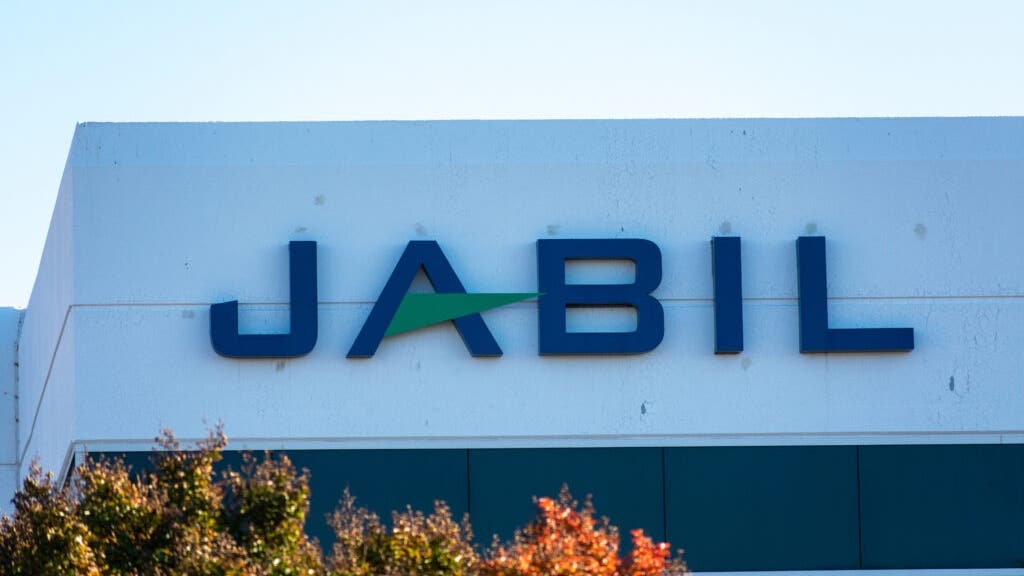 How To Earn $500 A Month From Jabil Stock Ahead Of Q3 Earnings