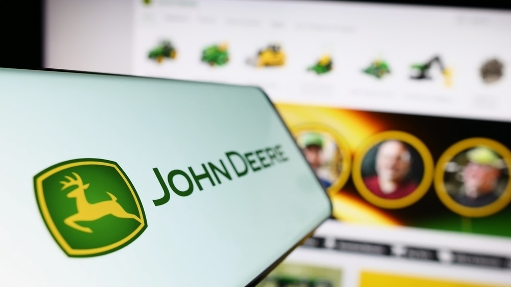 Deere's Resilience Shines Through Tariffs, Analysts Raise Price Forecasts
