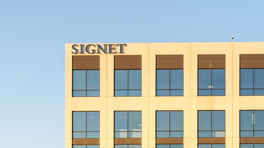 Signet CFO Says Current Tariffs Factored Into Raised FY26 Guidance, Stock Soars