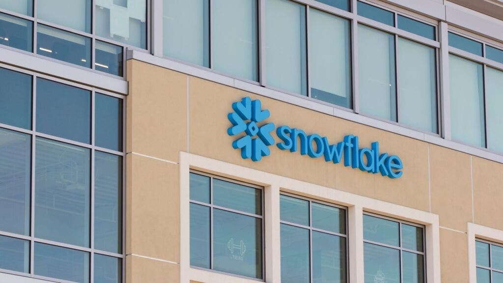 Snowflake's AI-Powered Growth Trajectory Remains Strong, Says Analyst