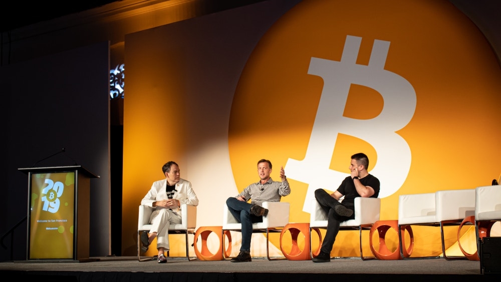 What the Crowd Is Feeling Vs. What Bitcoin Is Doing: A Look at Sentiment and Price