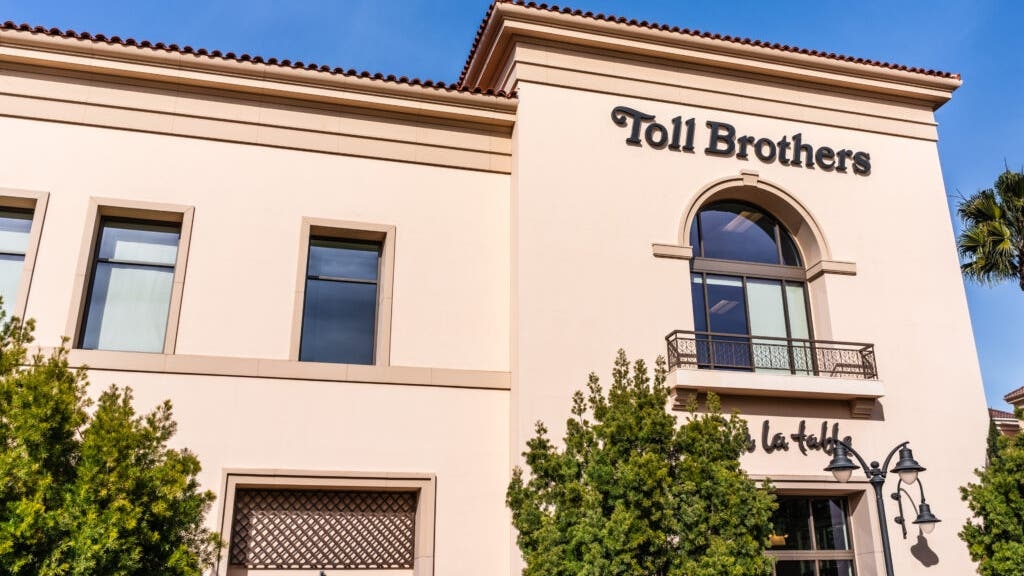 How To Earn $500 A Month From Toll Brothers Stock Ahead Of Q3 Earnings