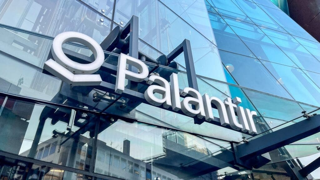 Palantir Lauds Elon Musk's DOGE Cuts, Calls It 'The Right Thing For The Country:' Government Resembles A 'Marbled Wagyu'