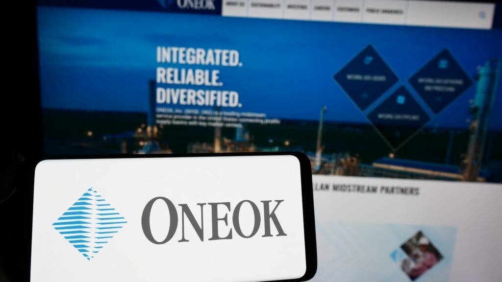 How To Earn $500 A Month From ONEOK Stock Ahead Of Q4 Earnings