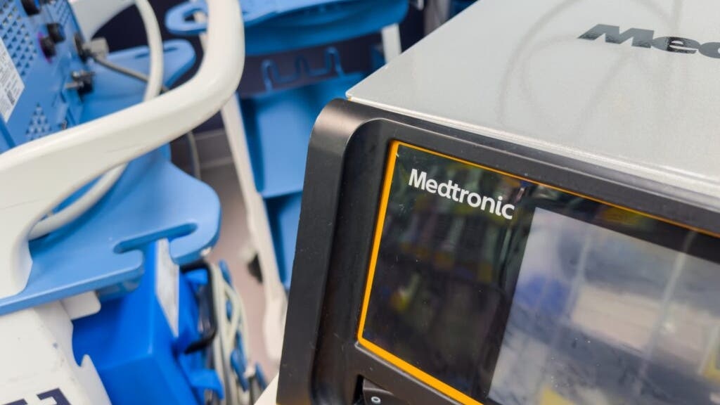 Medtronic Lifts Annual Outlook, Appoints New Directors In Post-Elliott Strategic Shift