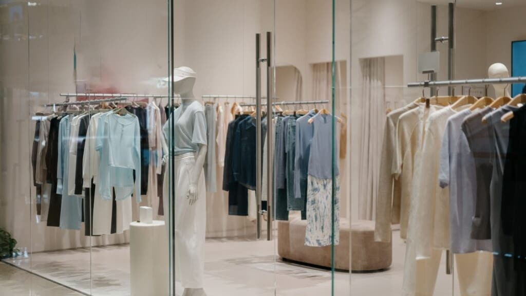 Bill Gates' Daughter Launches Phia, A $850K AI-Powered Fashion App With Backing From Kris Jenner And Desiree Gruber