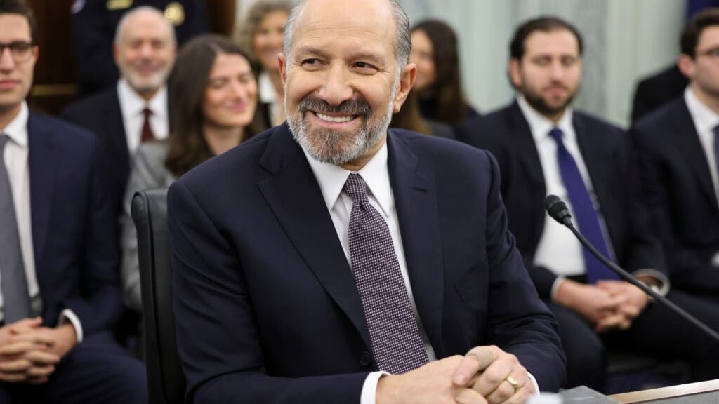 Howard Lutnick Says Nearly 70,000 Register For $5 Million 'Trump Card' Visa As US Eyes $1 Trillion Windfall From Premium Immigration Plan