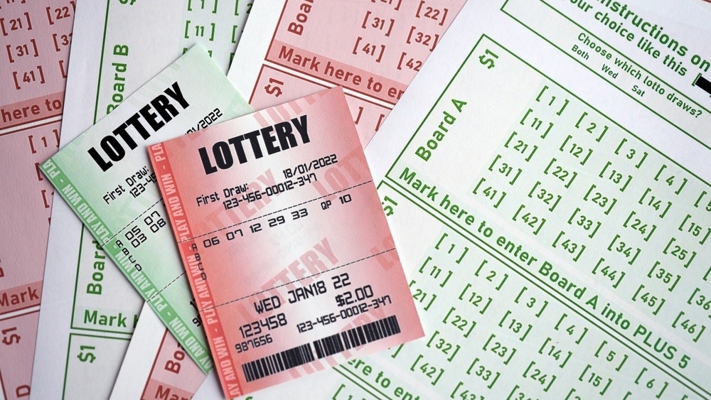 Man Says Girlfriend Ran Off With $3.6 Million Lottery Winnings After He Bought the Ticket