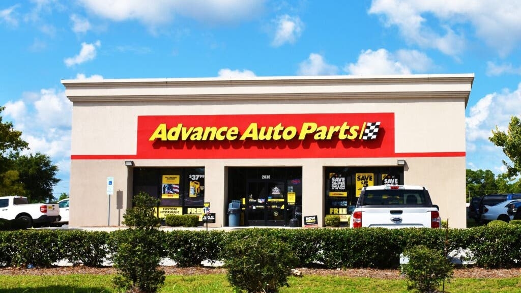 Advance Auto Parts Tumbles On Weak Outlook, Margin Concerns