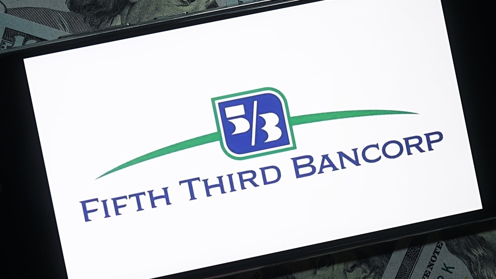 How To Earn $500 A Month From Fifth Third Bancorp Stock Ahead Of Q1 Earnings