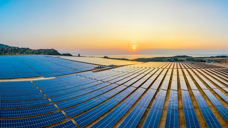 Canadian Solar Lowers Outlook, Warns Of Challenging Second Half
