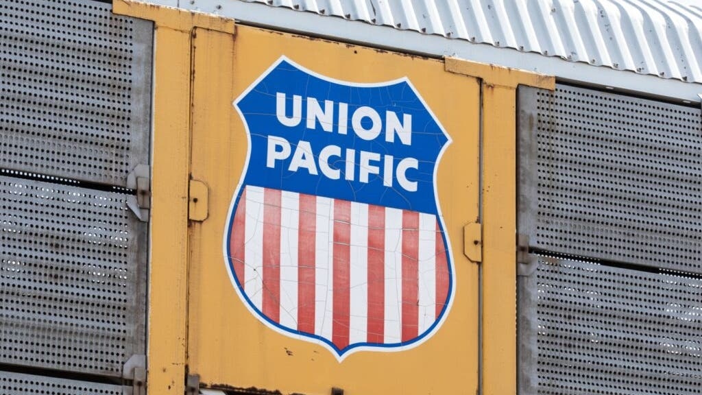 Union Pacific Sticks To Annual Outlook, Confirms Merger Talks With Norfolk Southern