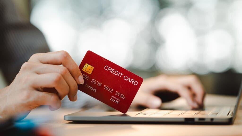 As US Credit Card Debt Soars, Record Number Of Americans Rely On Minimum Payments Amid Recession Fears And Trump Tariffs