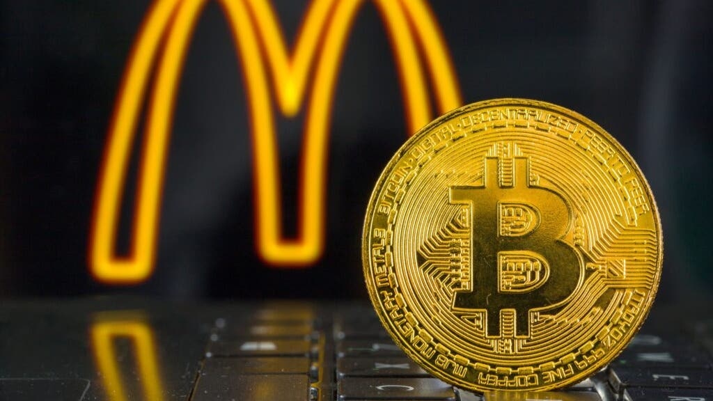 Fundstrat's Tom Lee: Owning Bitcoin Is Like Owning Land Under A McDonald's