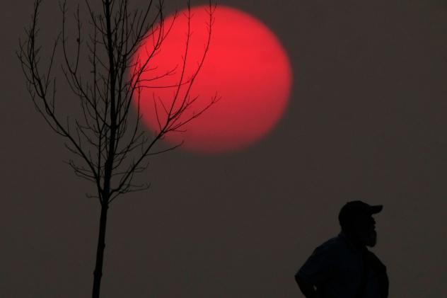 Canadian wildfire smoke covers Eastern US, causing red sunsets