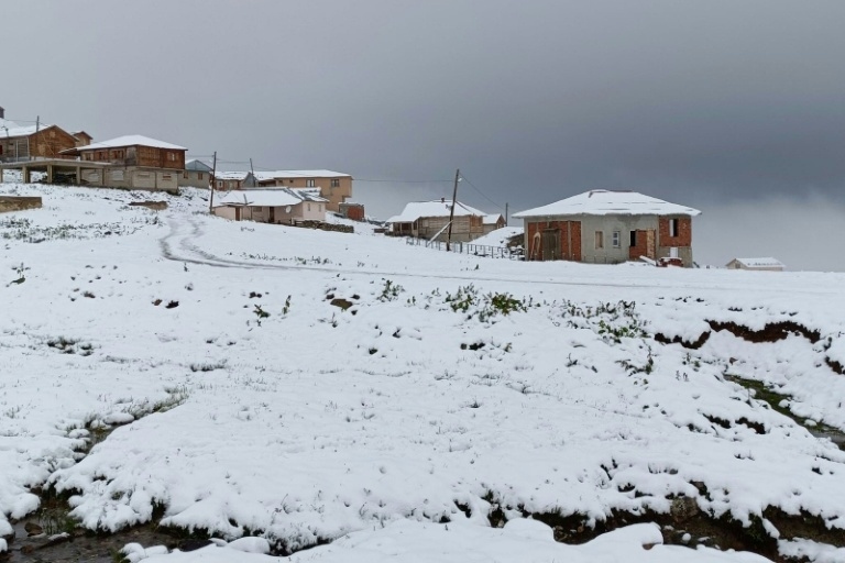 Heavy snow hits Turkey's northeast as wildfires rage