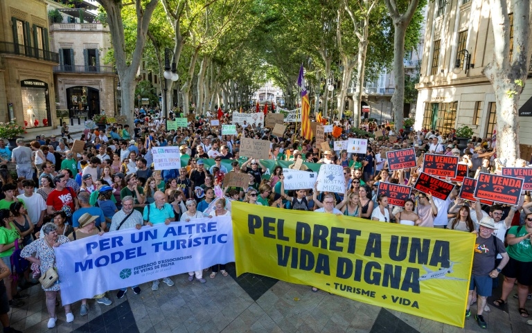Spain makes Booking.com scrap 4,000 tourist rental ads
