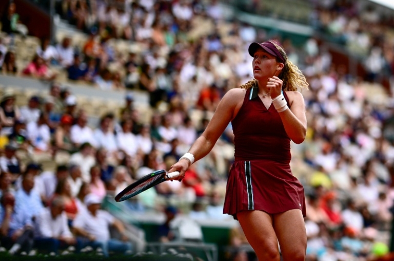 Russian teen Andreeva eases into French Open last 16, to meet Kasatkina