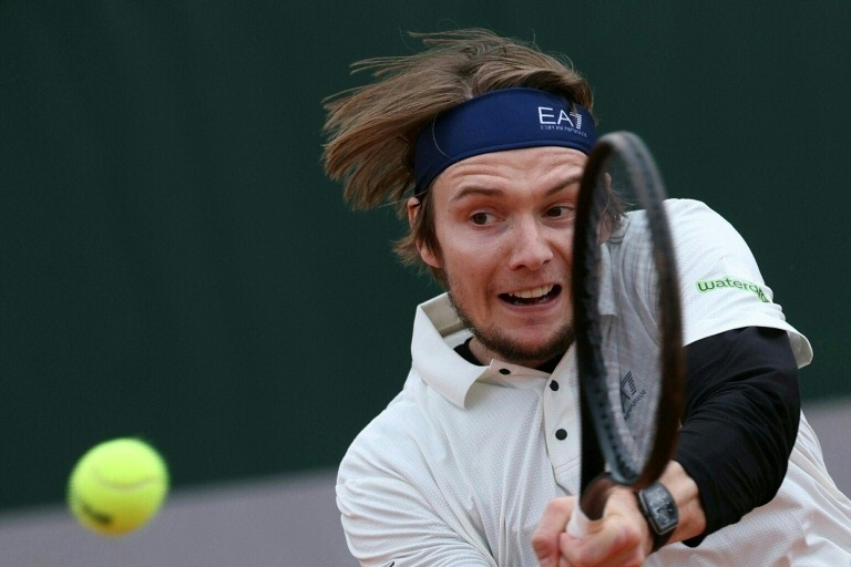 Bublik plays 'match of his life' to upset De Minaur in Paris