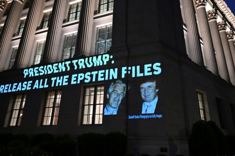 White House restricts WSJ access to Trump over Epstein story