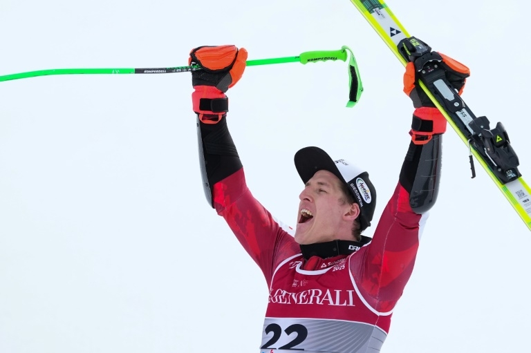 Haaser upstages Odermatt and Swiss for world giant slalom gold