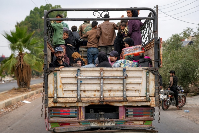 Syrian authorities evacuate Bedouin families from Sweida city