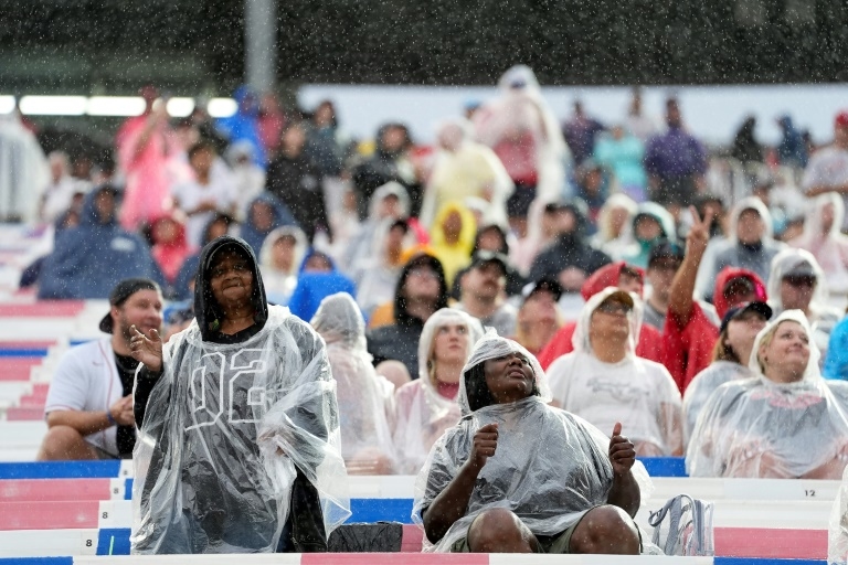 Rain suspends MLB Speedway Classic until Sunday