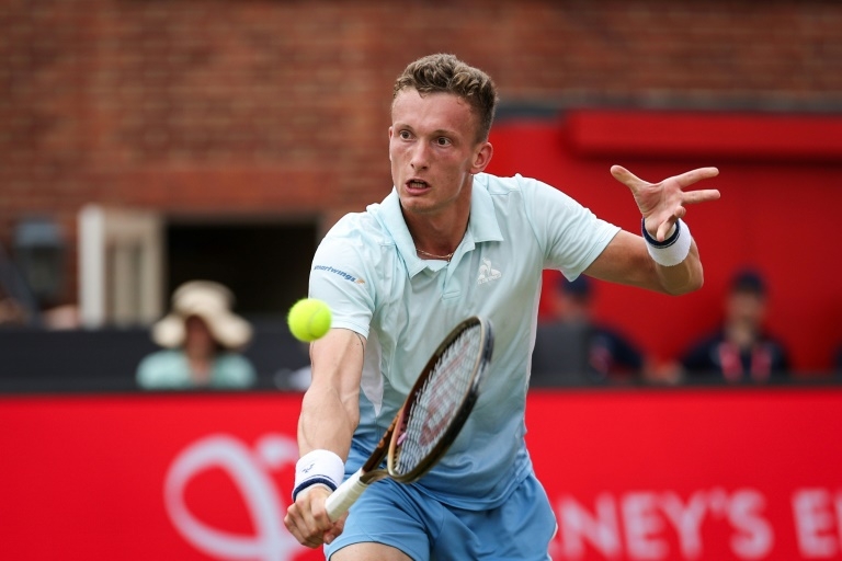 Lehecka stuns Draper to reach Queen's final