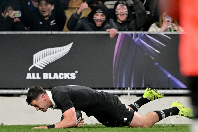 New Zealand struggle past under-strength France 31-27
