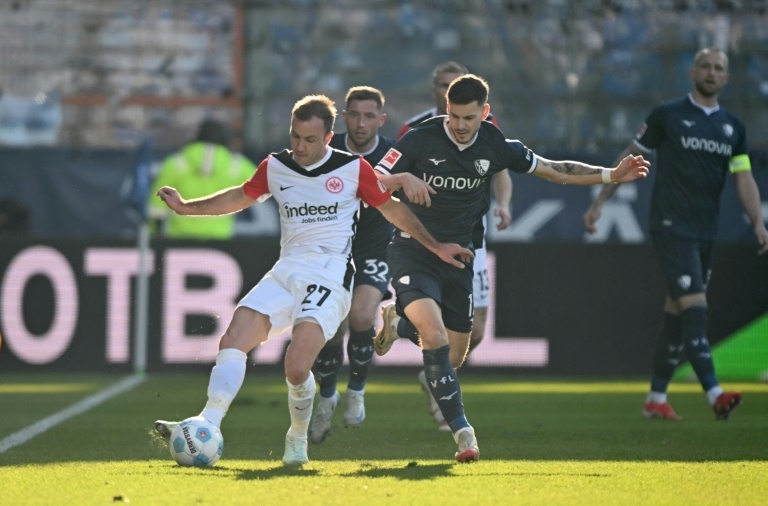 Frankfurt beat Bochum to tighten grip on top four spot