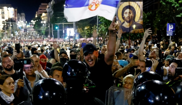 Fresh clashes erupt in Serbian capital after days of unrest