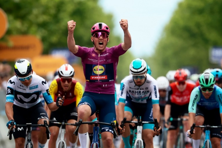 Pedersen sprints back into Giro pink after mountain goat incident