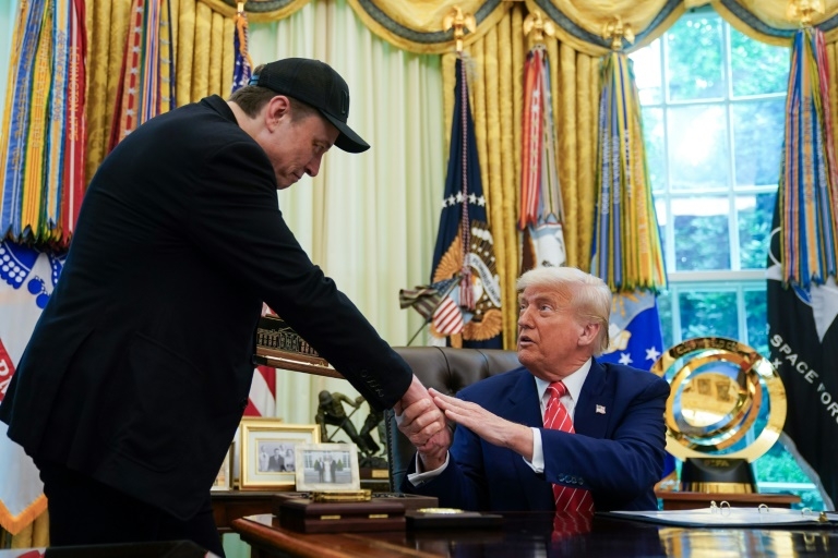 Musk vows to stay Trump's 'friend' in bizarre black-eyed farewell