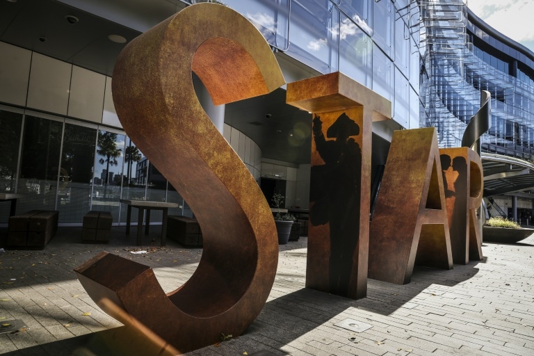 Australian casino firm scrambles for cash to survive