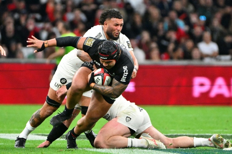 Toulouse crush Toulon to reach Top 14 semis as Castres pay tribute to Raisuqe