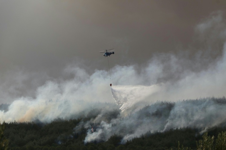 Hundreds flee as rescuers battle wildfire in Gallipoli