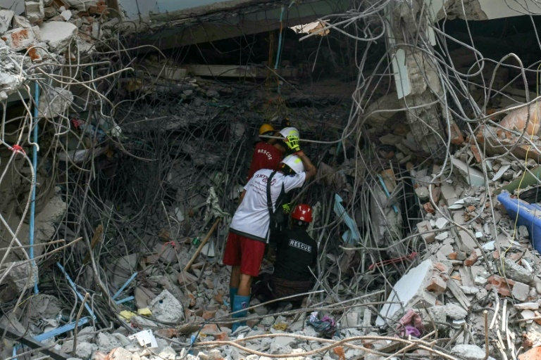 Fears and hopes at collapsed Mandalay school