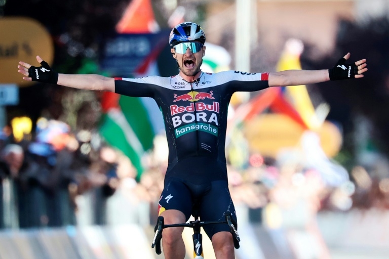 Denz breaks away to win for Roglic as Del Toro protects Giro lead