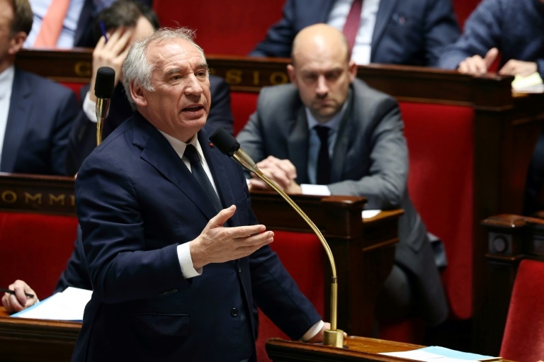 French economy shrinks as political crisis eclipses Olympic boost