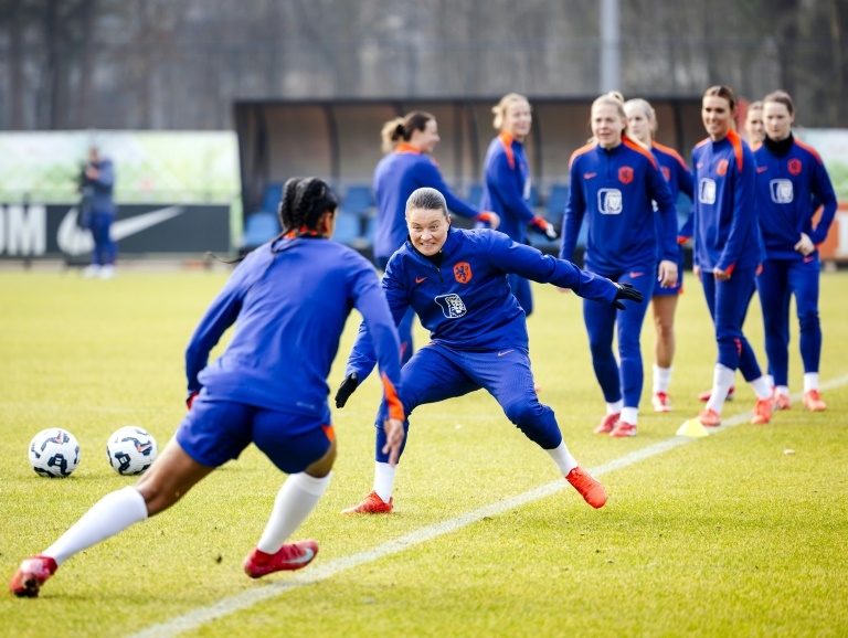 Dutch girl footballers tackle crippling knee injuries