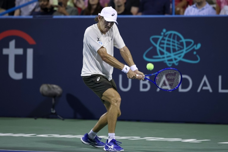 De Minaur battles to DC Open crown