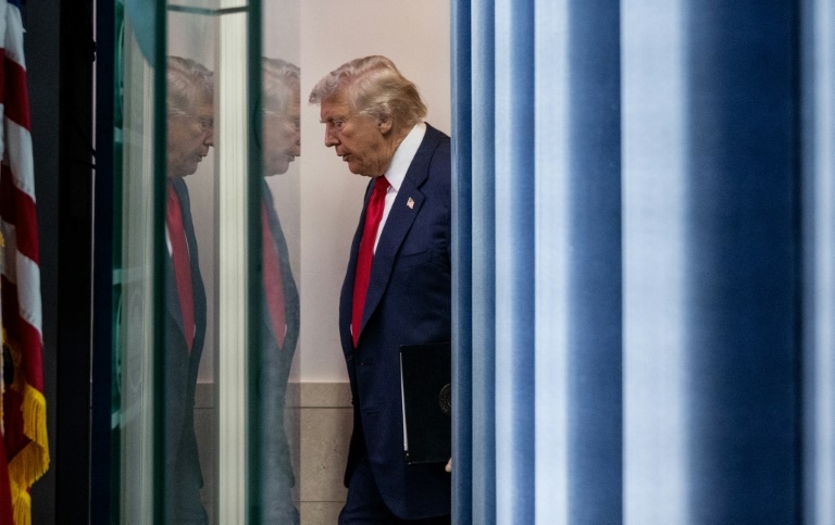 Trump signs order to extend China tariff truce by 90 days